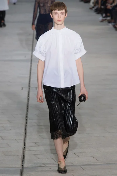 Look 15
